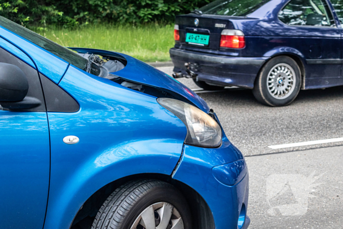 Meerdere kop-staartbotsingen op klein stukje weg