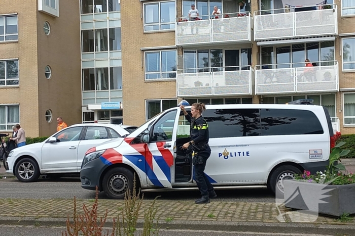 Scooterrijder botst met personenauto