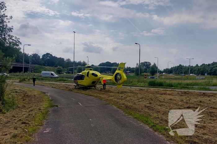 Traumahelikopter landt langs snelweg voor rendez-vous