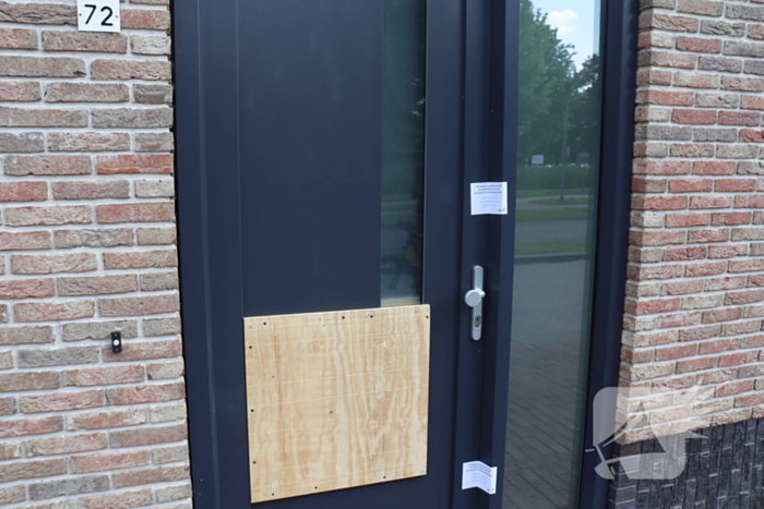 Woning beschadigd na explosie, politie verzegelt pand