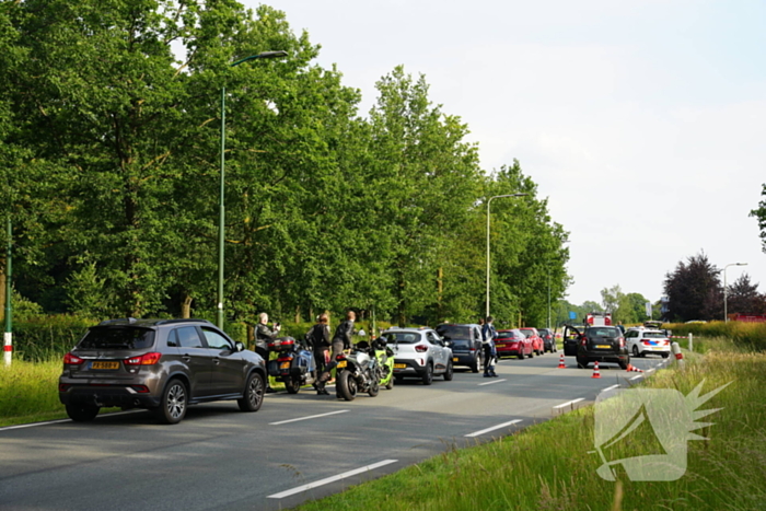 Reanimatie nadat auto tot stilstand komt in hek