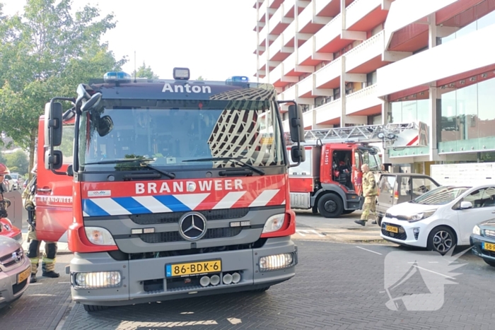 Hulpdiensten groots ingezet voor brand in flatwoning