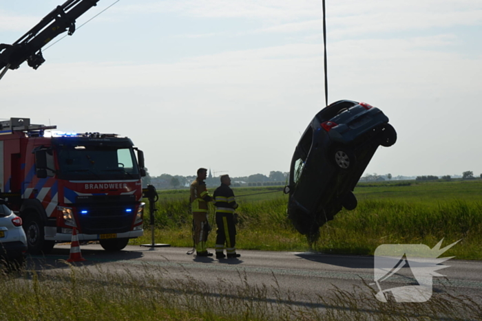Hulpdiensten groots ingezet voor voertuig te water