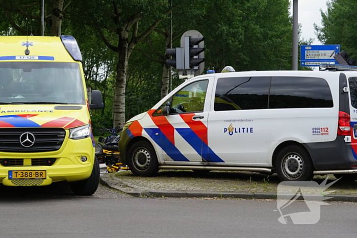 Scooterrijder gewond bij aanrijding met bestelbus