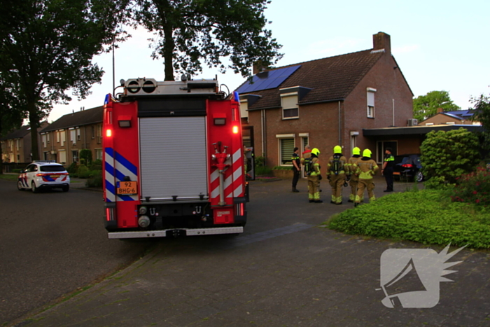 Bewoners blussen brand in heg