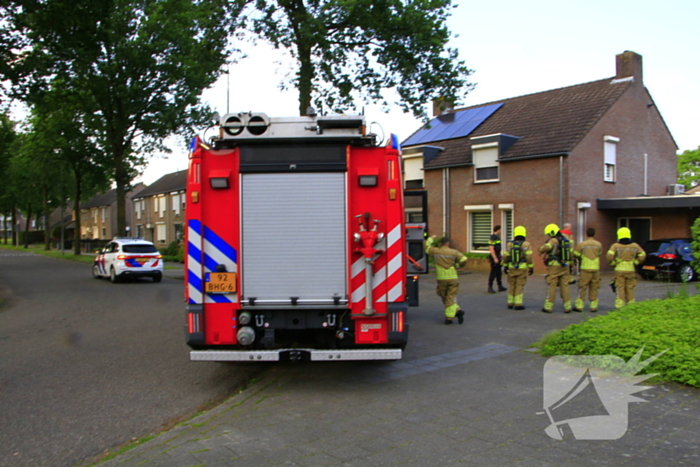 Bewoners blussen brand in heg