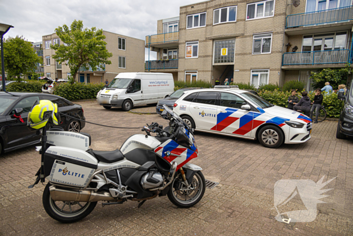 Persoon zwaargewond na val uit raam