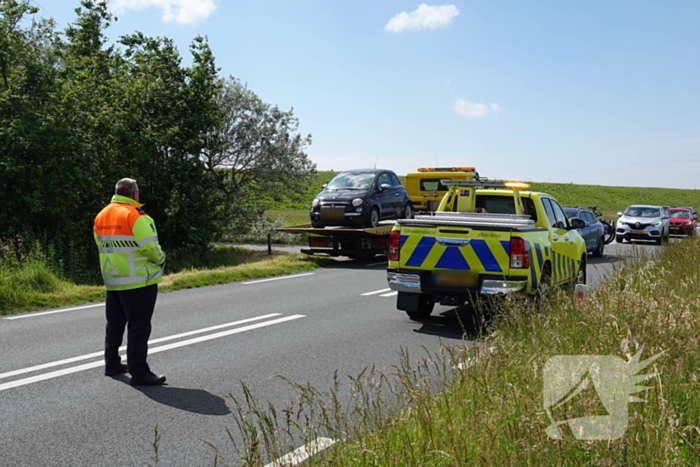 Auto afgesleept bij kop-staartbotsing