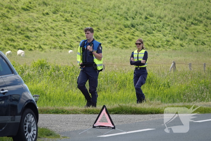 Auto afgesleept bij kop-staartbotsing