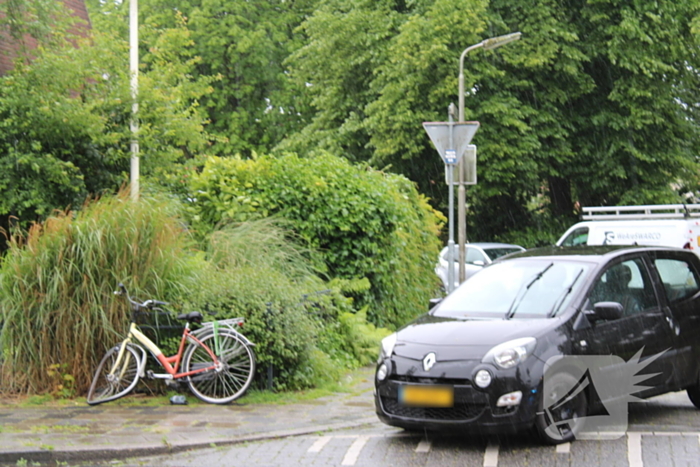 Fietser en automobilist met elkaar in botsing