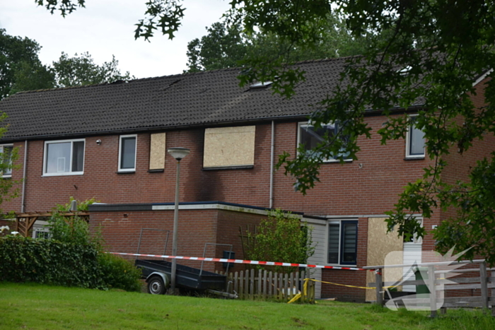 Grote schade zichtbaar aan meerdere woningen na brand