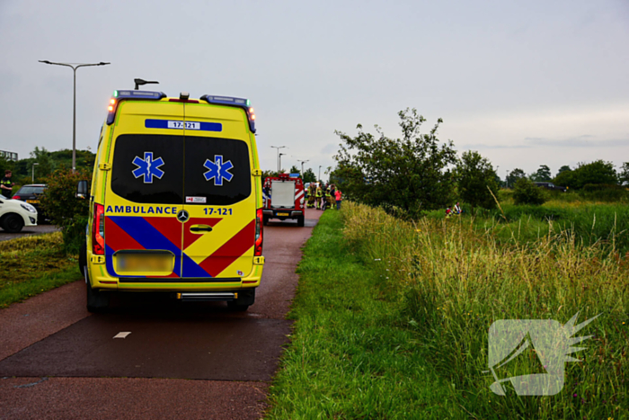 Duikers aanwezig voor kinderfiets naast sloot