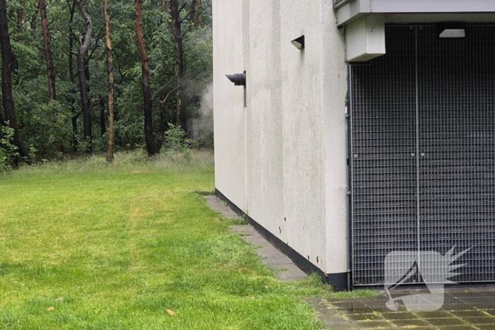 Brandweer aanwezig voor mogelijke brand flatgebouw