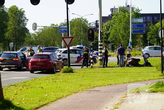 Scooterrijder gewond bij aanrijding op oversteekplaats
