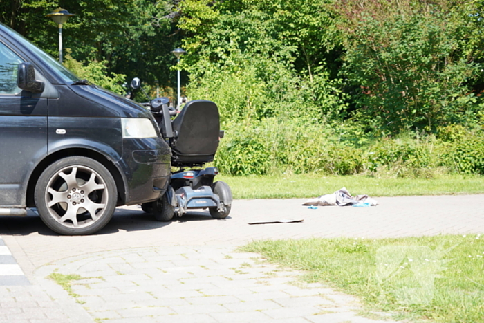 Scootmobieler gewond bij aanrijding met auto