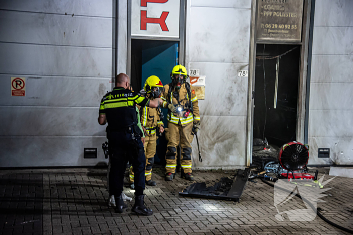 Flinke rookontwikkeling bij brand in garagebedrijf