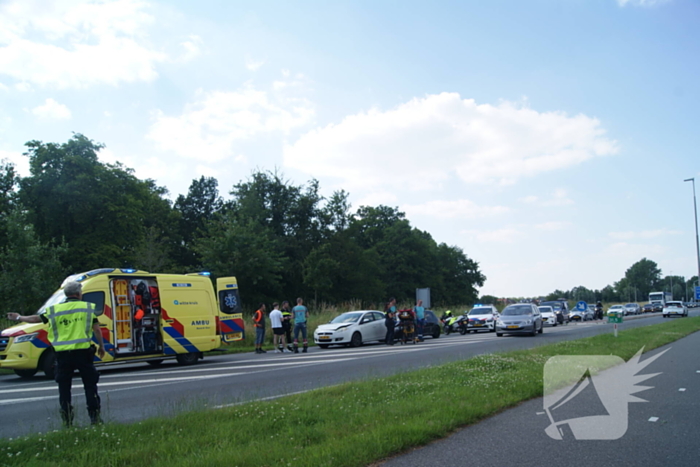 Gewonde en veel schade bij kop-staartbotsing