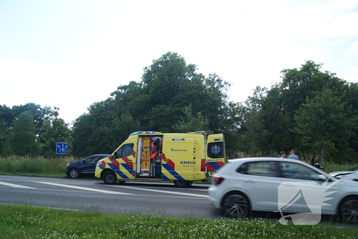 Gewonde en veel schade bij kop-staartbotsing