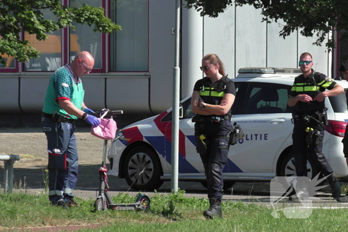 Persoon op electrische step botst tegen auto