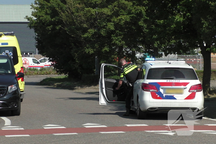 Persoon op electrische step botst tegen auto