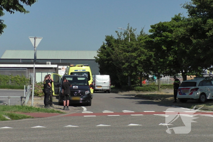 Persoon op electrische step botst tegen auto