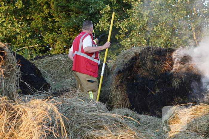 Brandweer druk met brand in meerdere hooibalen