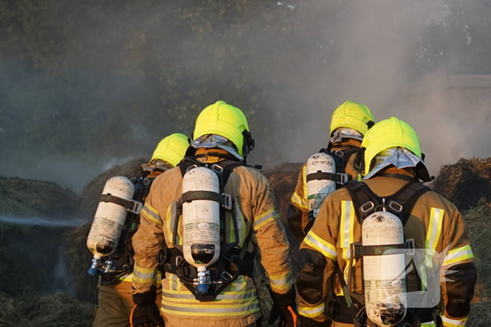 Brandweer druk met brand in meerdere hooibalen