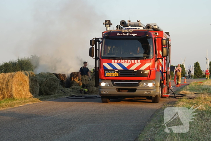 Brandweer druk met brand in meerdere hooibalen