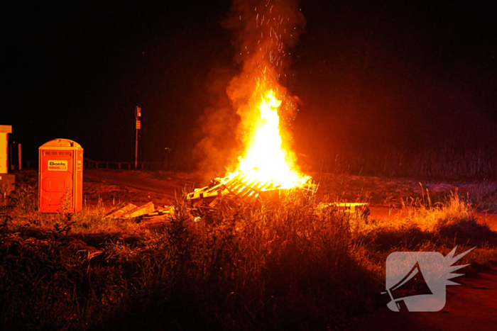 Container met bouwafval vermoedelijk in brand gestoken