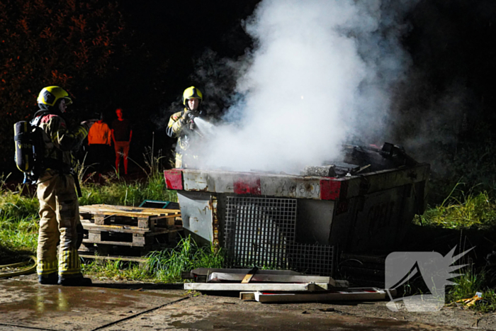 Container met bouwafval vermoedelijk in brand gestoken