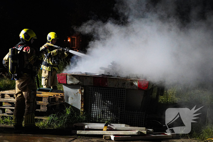 Container met bouwafval vermoedelijk in brand gestoken