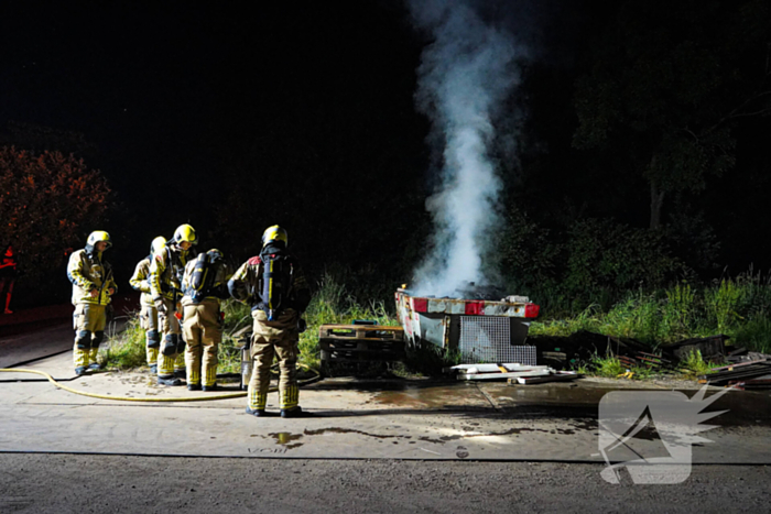 Container met bouwafval vermoedelijk in brand gestoken