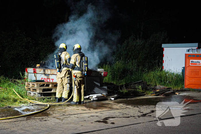 Container met bouwafval vermoedelijk in brand gestoken