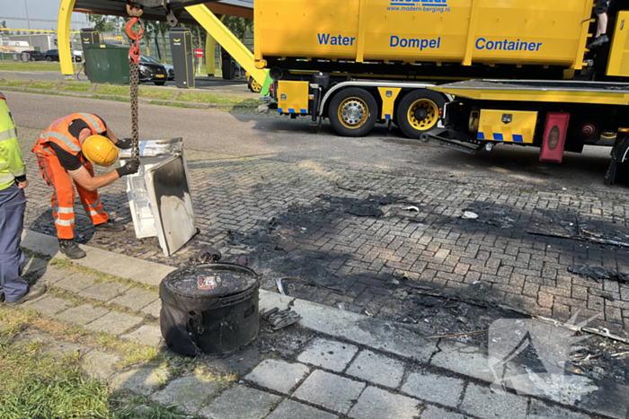 Elektrische auto brandt volledig uit