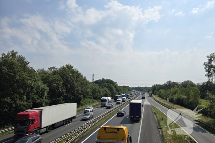 Hulpdiensten groots ingezet voor ongeval op afrit, motorrijder overleden