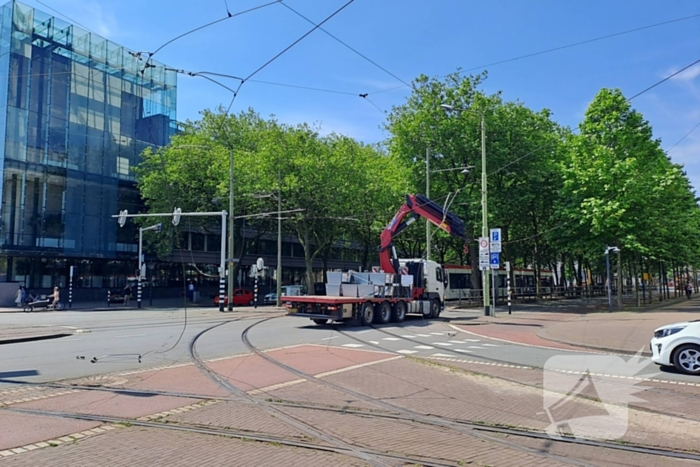 Bovenleiding tram kapot gereden door vrachtwagen