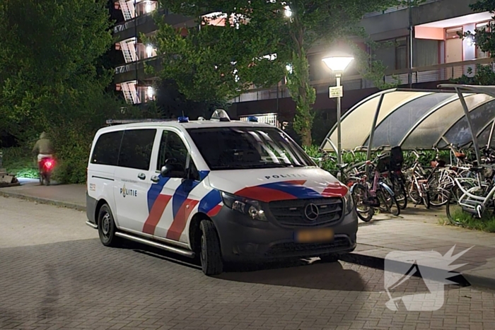 Veel politie bij flat De Brugge aanwezig
