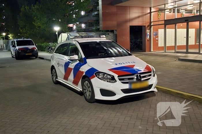 Veel politie bij flat De Brugge aanwezig