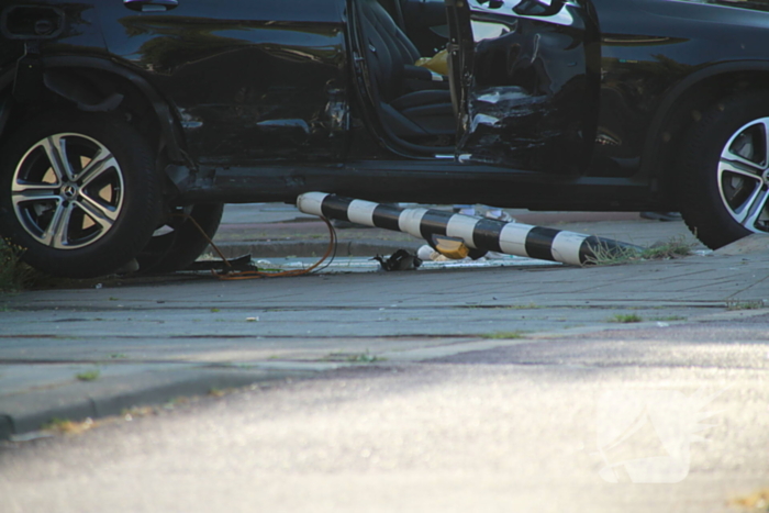 Flinke schade na botsing tussen twee auto's