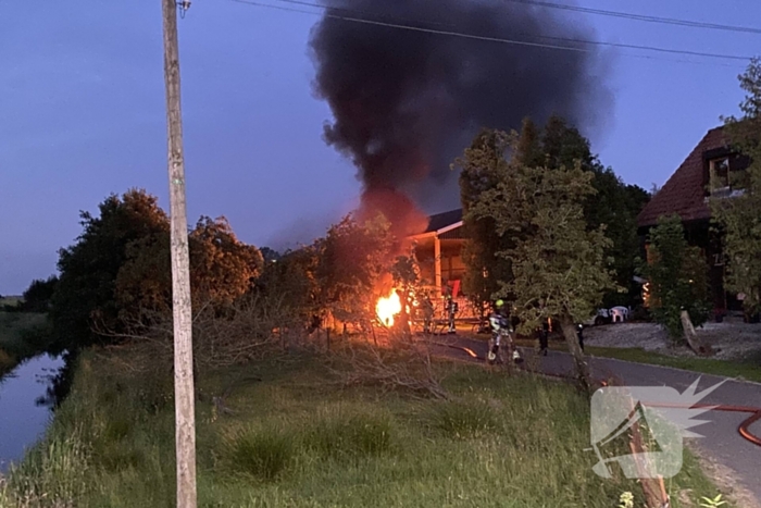 Flinke brand bij grote schuur