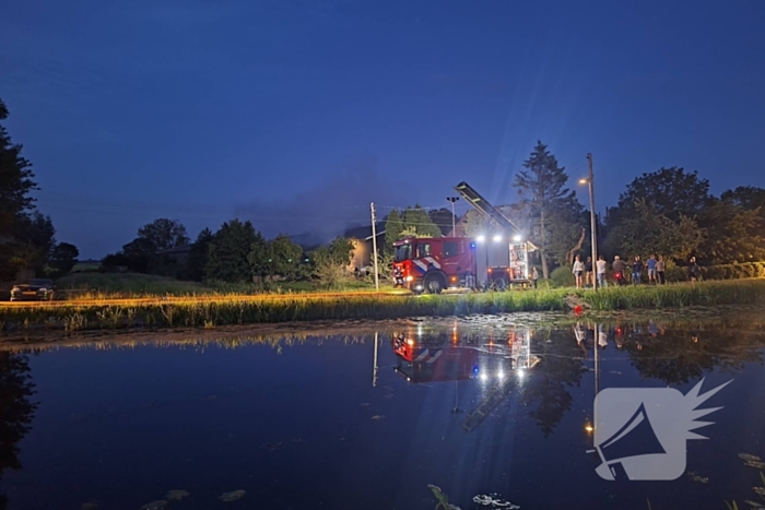 Flinke brand bij grote schuur