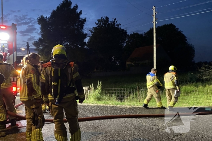 Flinke brand bij grote schuur