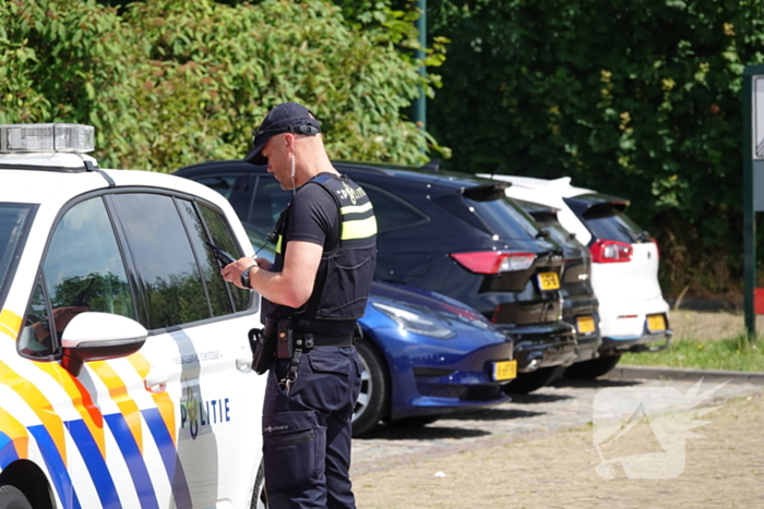 Kortsluiting onder motorkop zorgt voor brand