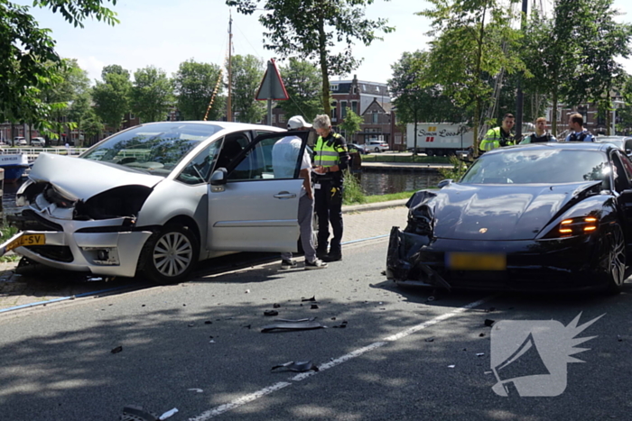 Porsche van bijna 150 000 beschadigd na botsing