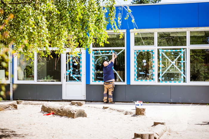 Ramen ingegooid Basisschool De Biezen