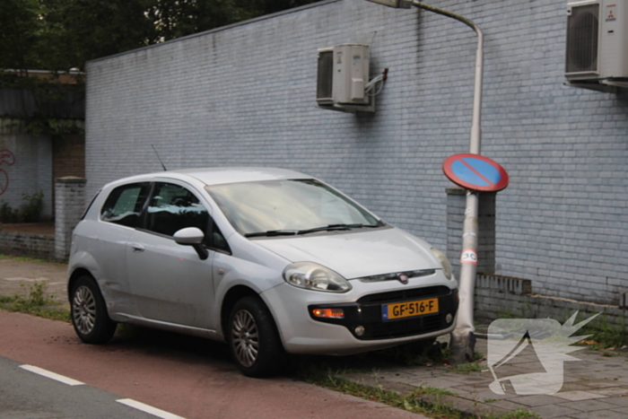 Lantaarnpaal plat gereden na botsing