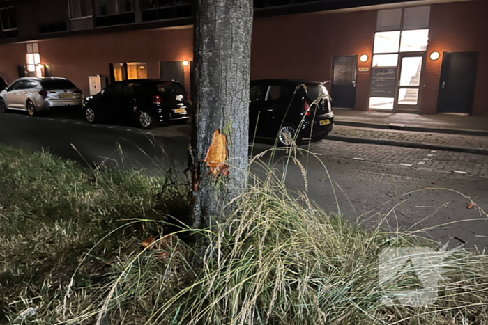 Auto zwaar beschadigd na crash