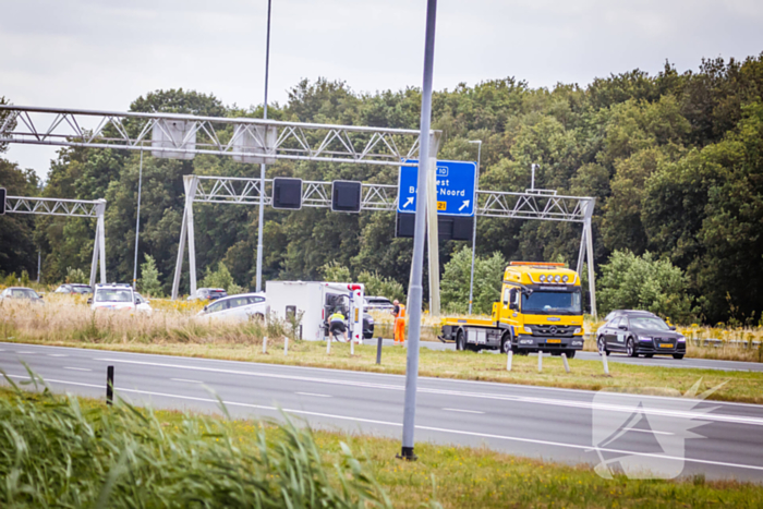 Caravan belandt op zijn kant
