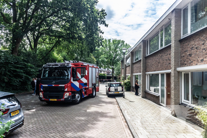 Brandweer blust brandende oven