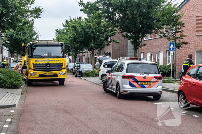 Achtervolging eindigt met beschadigde voertuigen, bestuurder ontkomen